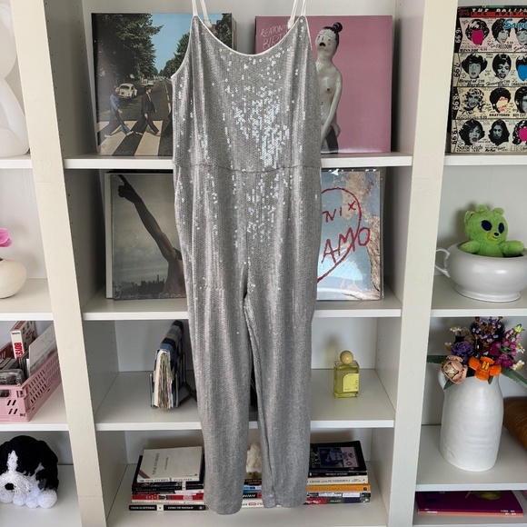 ANTHROPOLOGIE ETT:TWA Claudette Silver Sequined Jumpsuit - Picture 4 of 8